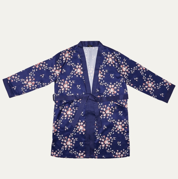 Morgan Lane Satin Robe - Picture 5 of 8